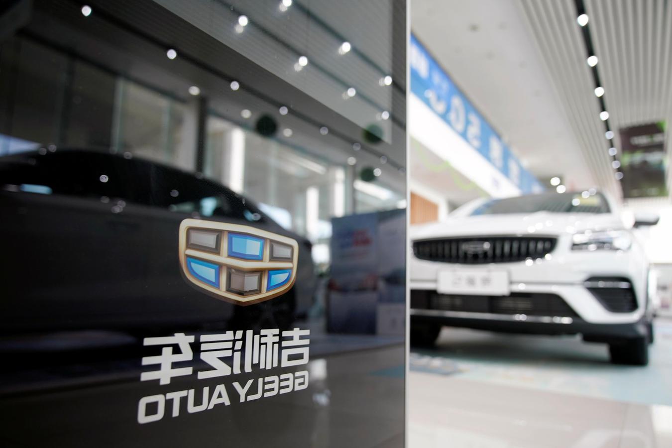 Geely, a Chinese manufacturer, plans to build 5,000 battery switching stations by 2025.